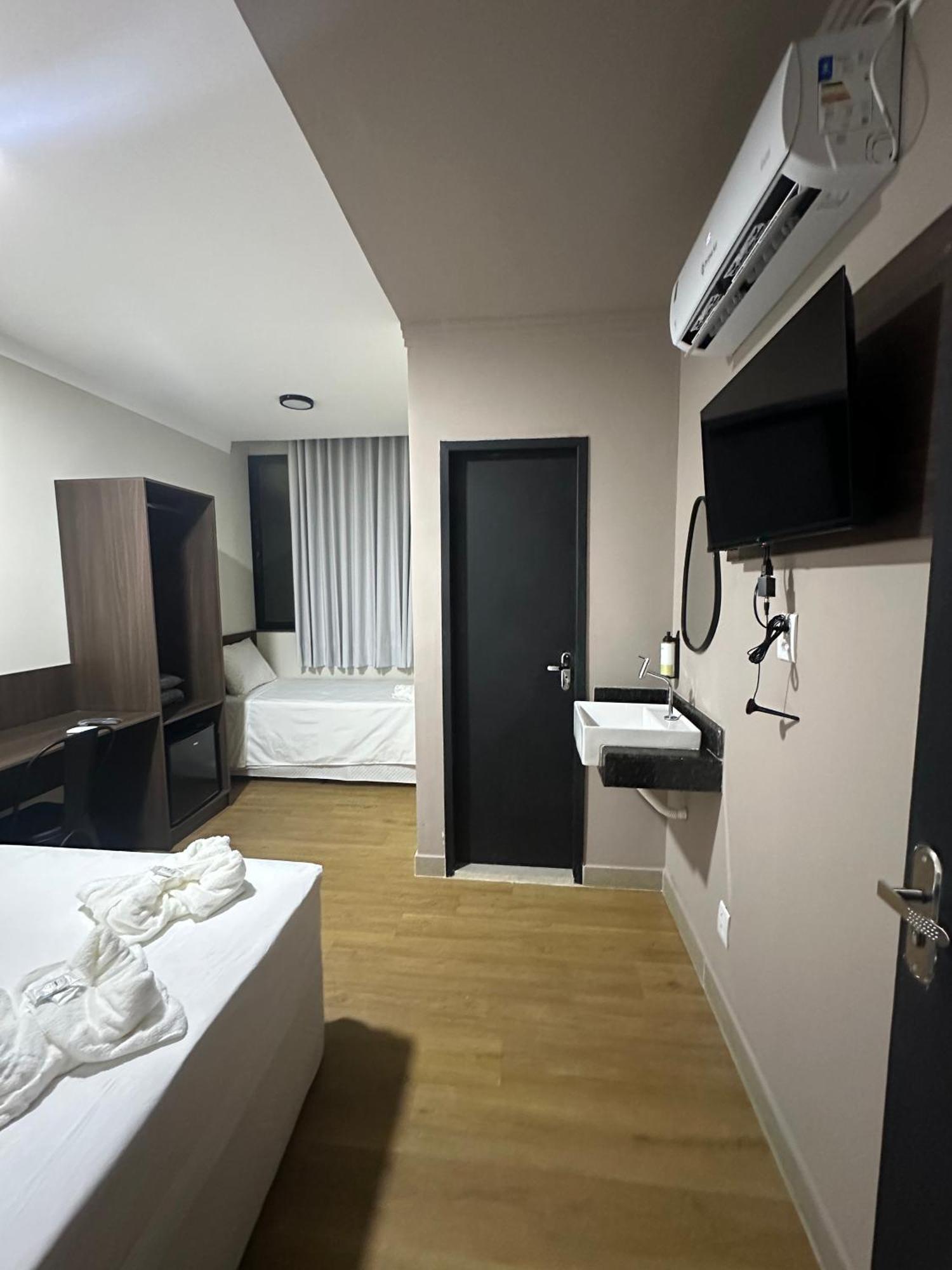 Otto Hotel Governador Valadares Esterno foto